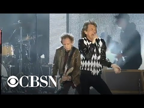 Mick Jagger returns to the stage for Rolling Stones tour