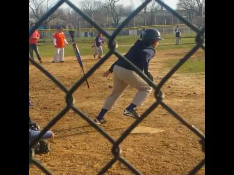 Primer batazo santi. Y gana como pitcher 11-7(1)