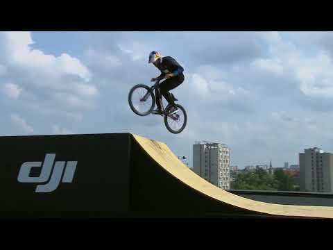 Zwycięski przejazd D. Godźka - Red Bull Roof Ride Katowice