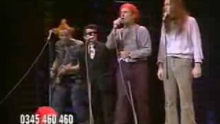 Cliff Richard &amp; The Young Ones - Living Doll (Live)