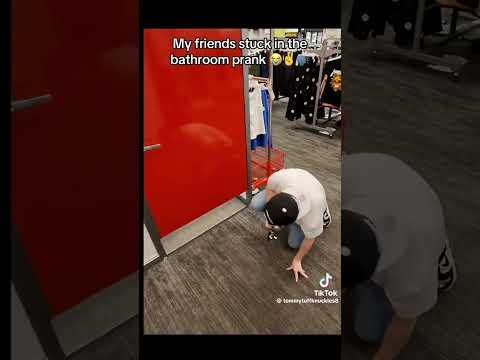 MY FRIEND IS STUCK IN THE BATHROOM PRANK🤣🤣#prank#friend#funny#harmlessprank#fyp#viral#tiktok