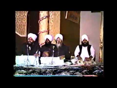 Bhai Shamsher Singh Zakhmi & Bhai Mohanpal Singh - Hamri Ganat Na Ganeeya Kaee