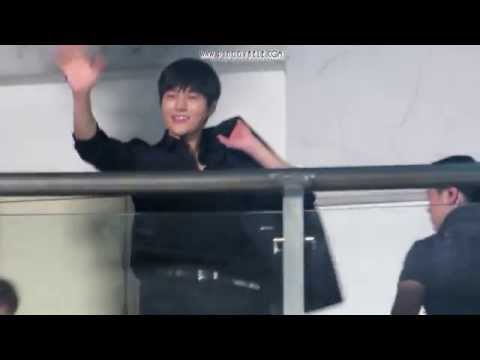 151112 Infinite Effect in Singapore Press Conference - Ending (Myungsoo Focus)