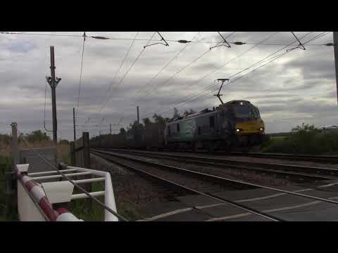 "RARE" DRS Class 88010 'Aurora' flies past Connington working 4Z45 Daventry - Mossend 17/05/20