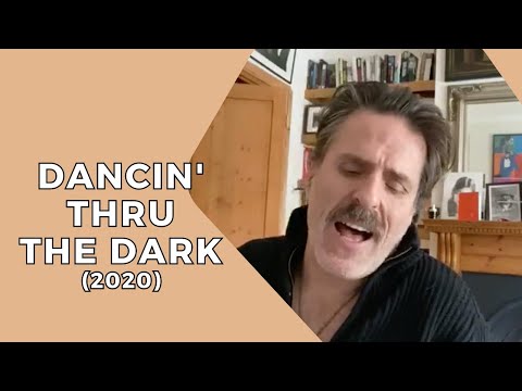 Con O'Neill singing Dancin' Thru The Dark (2020)