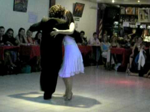  Federico Naveira  and  Inés Muzzopappa  are  dancing  to  the  tango  "  Pa'l Que Se Va  "