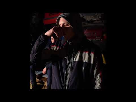 PIKERS - NIE WYCHODZE Z MODY