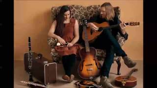 The Young'uns Podcast with Josienne Clarke and Ben Walker Live From a Hotel Bedroom IN Kansas City