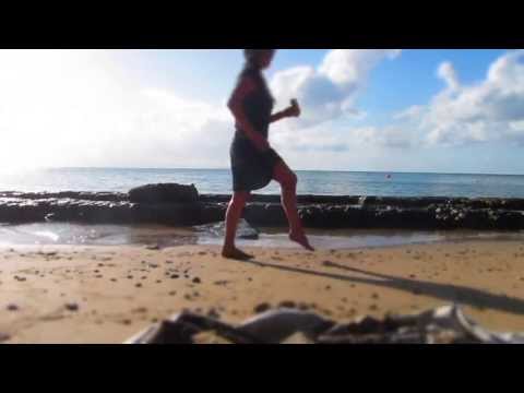 Darlene & Jolene go to the beach