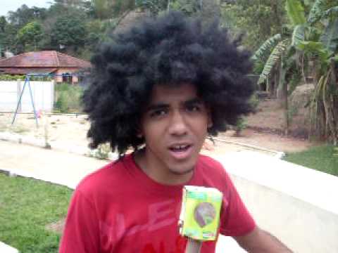 Repórter entrevista jogadores do time de futsal do Cairu !