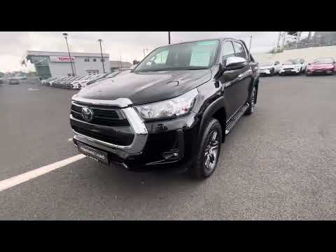 Toyota Hilux 2.8 SR5 Auto With Extra's (Leather, R - Image 2