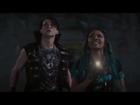 Descendants 3 - Uma Helps Mal Defeat Audrey | Clip #29