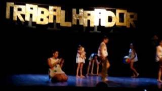 preview picture of video 'Grupo Bis - Espetáculo Trabalhador no Centro Cultural Plataforma'