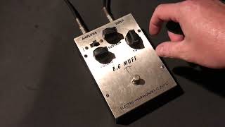 Video thumbnail for Electro Harmonix Big Muff Pi V1 Triangle Model   SPT 87 103 Transistors by Pacific Drive - Vintage Guitars and Pedals