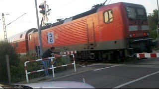 preview picture of video 'S-Bahn am Bahnübergang Halle Trotha - Seeben'