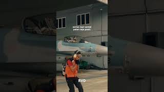 Download lagu kerja bercanda gaji serius itulah TUKANG PARKIR PESAWAT #fyp #tukangparkir #viralshorts mp3