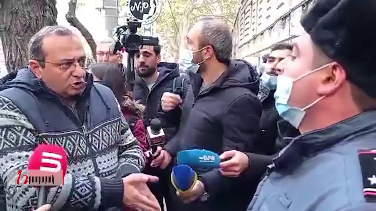 Բանավեճ Արծվիկ Մինասյանի և ոստիկանության կապիտանի միջև