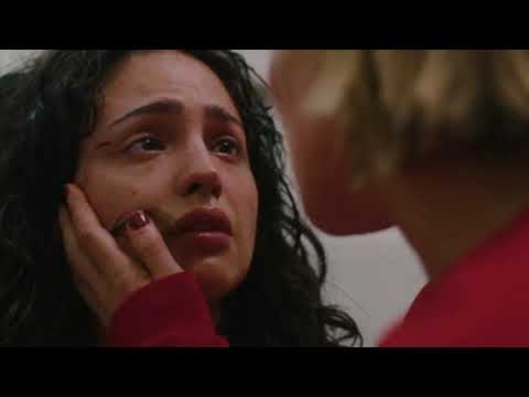 Rosamund Pike (Marla) Eiza González (Fran) lesbian kiss in I Care A Lot (2021)