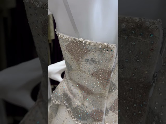 فستان سهرة فاخر بتنورة واسعة