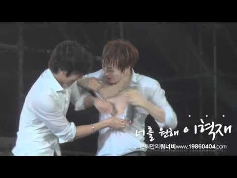 [120310][FANCAM] Hae tried to rip Hyuk's shirt off