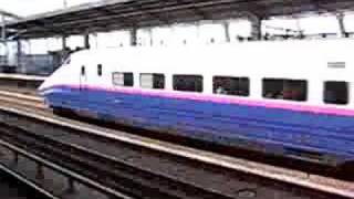 preview picture of video '新幹線　（那須塩原駅で） Shinkansen @ Nasushiobara station'