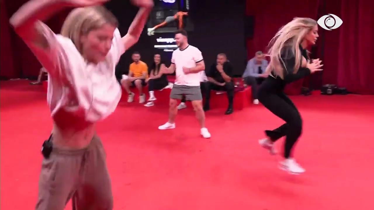 Vijon stërvitja mes banorëve, të qeshura mes njëri-tjetrit