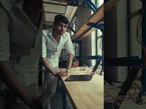 我们正在构建一种方法，让 AI 模型连接任意设备并运行真实实验。