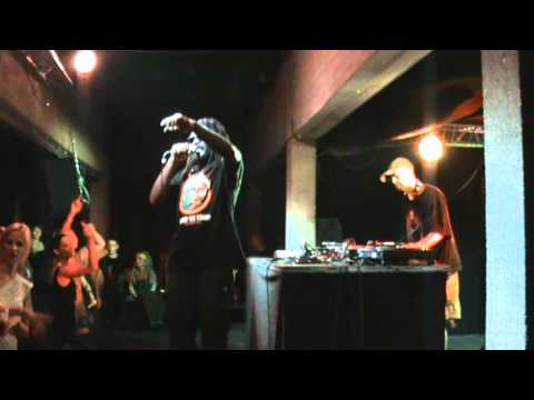 Chezidek supported by Afro-soul Sound call pon dem