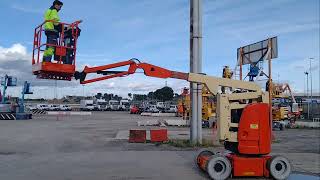 Zglobna dvižna plo&scaron;čad JLG E300AJ | Slika 4 - Machineryline
