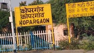 preview picture of video 'KOPARGAON/कोपरगांव : Onboard Karnataka Express , Arrival & Departure !!'