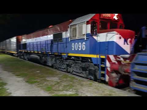 Alco (8249)+ Gt-22 (9096) con un Tren Vacío de NCA a su paso por "Estación Forres" en plena tarde 🚂🌇