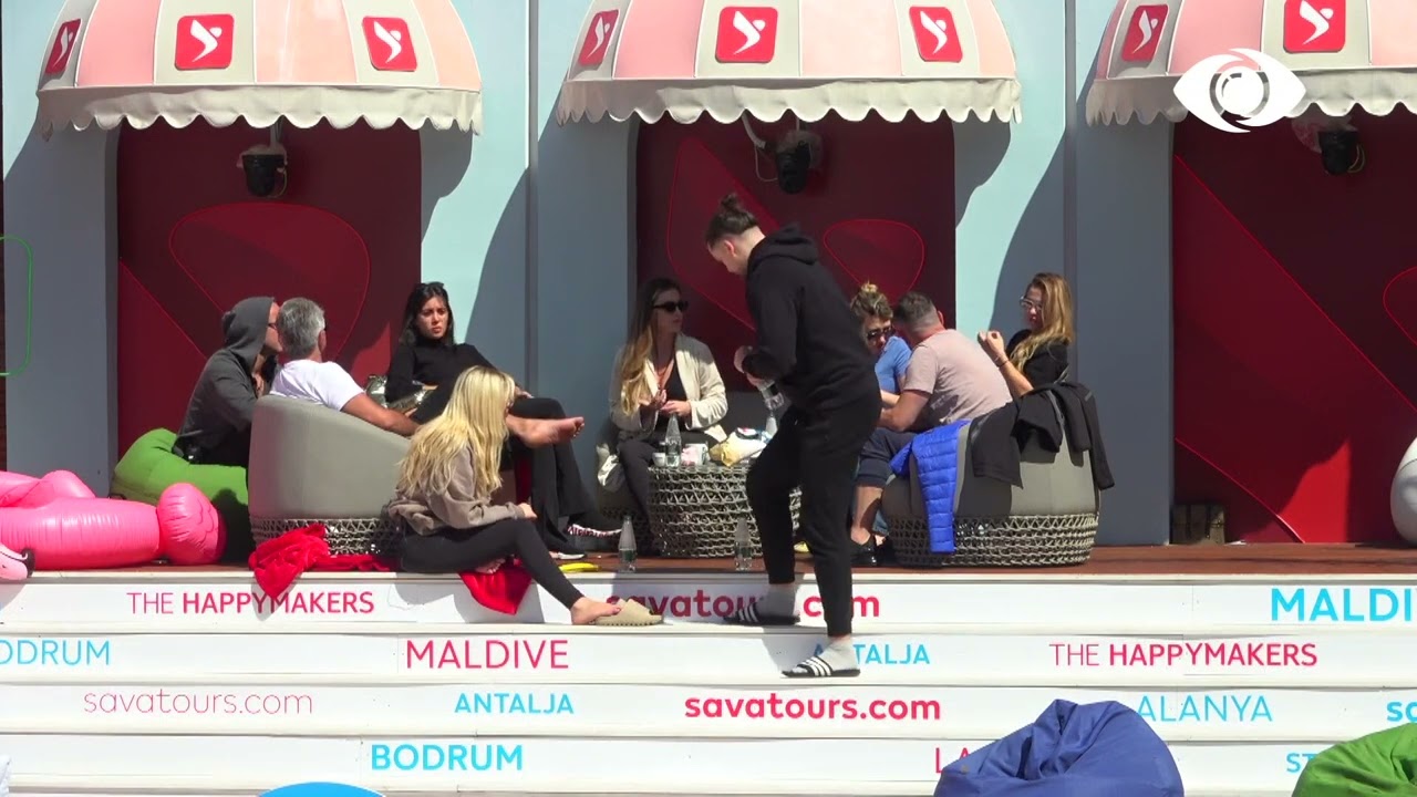 Olta komunikon me familjen përmes kamerave: Mos u shqetësoni!