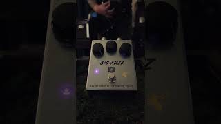 Video thumbnail for Frost Giant Electronics: Elk Sustainer Big Fuzz by Frost Giant Electronics