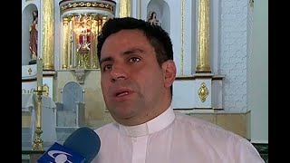 Padre bumangués critica en misa a los “tontarrones” adictos al celular