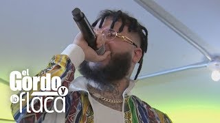 Descubrimos qué tanto esconde Farruko el supuesto grillete en su pie