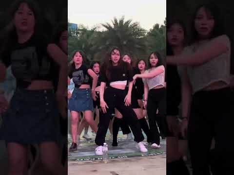 [KPOP IN PUBLIC] (G)I-DLE -Title Song Medley