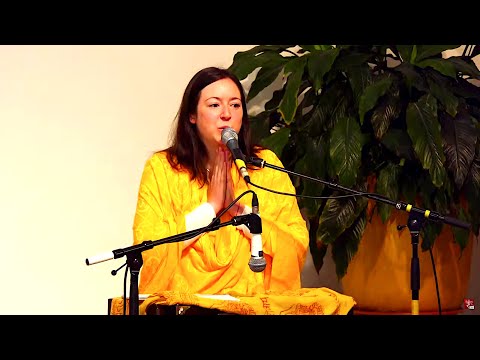 Stille Meditation im Satsang mit Sarada - Yoga Vidya Live Ritual Kirtan singen 07:00 Uhr 10.07.2020