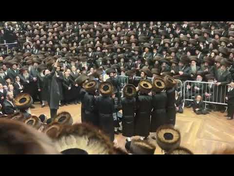 Bobover Rebbe Dances With his Family At His Granddaughter's Wedding - 9 Sivan 5783