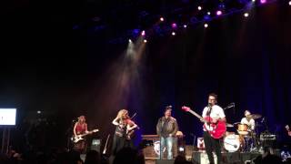 Natalie Stovall performs w/ Garth Brooks during &quot;Friends In Low Places&quot;