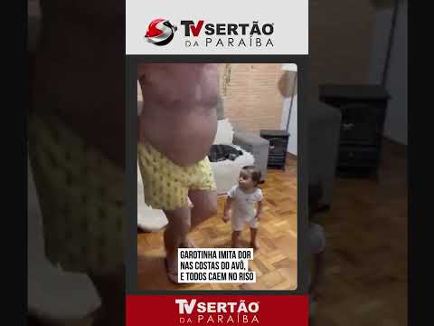 De tal avô, tal neta: pequena imita 