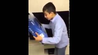 PS4 Görünce Uzun Hava Söylemeye Başlayan  Almancı