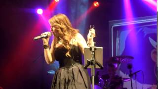 Cristina D'Avena canta Il Mistero della Pietra Azzurra LIVE