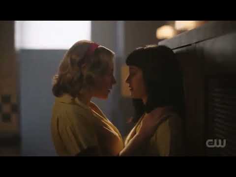 Queerbaiting at its finests: Betty and Veronica kiss