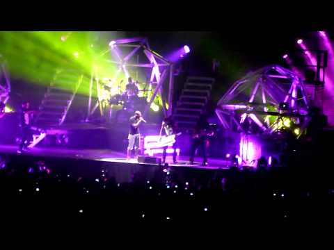Tinie Tempah - Swedish House Mafia -@ LONDON O2 Arena 4th November [FULL] [HD]