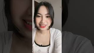 Download lagu What's wrong with being small? mp3