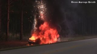 preview picture of video 'Car burns on Highway 110'