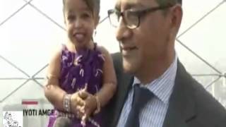 preview picture of video 'World's shortest woman visits New York City'