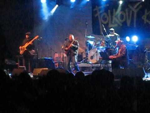 Chválím tě, země má. Jaroslav Uhlíř a kapela.