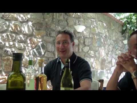 Gaetano e le rivelazioni durante il pranzo all'Hotel Hermitage