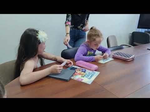 Д178 - работаем с произношением "R" и чтением. Английский для детей в Новосибирске.